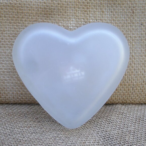 Vintage Viking Glass Floral Heart Trinket Box - Picture 13 of 16
